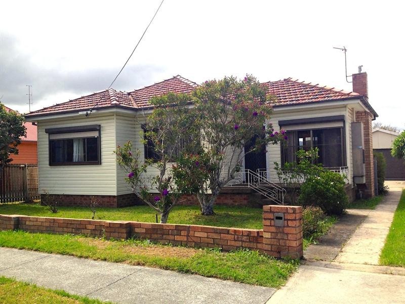 8 Lysaght Street, North Wollongong NSW 2500