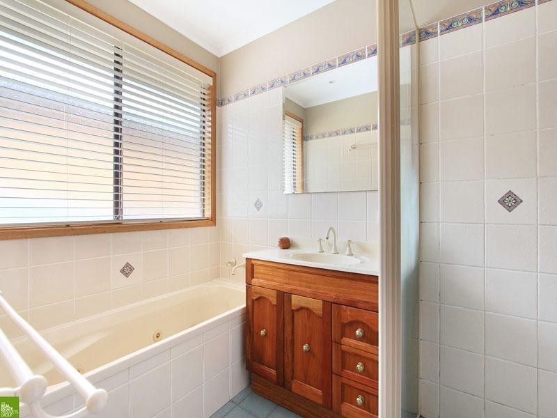 76 Hillside Drive, Albion Park NSW 2527