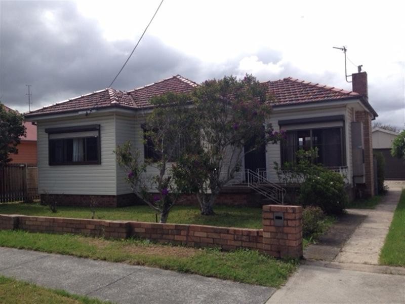 8 Lysaght Street, North Wollongong NSW 2500