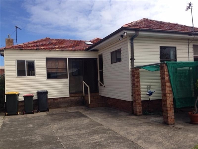 8 Lysaght Street, North Wollongong NSW 2500