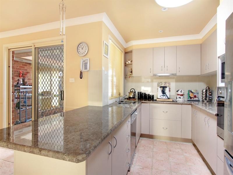 8 Harris Street, Albion Park NSW 2527