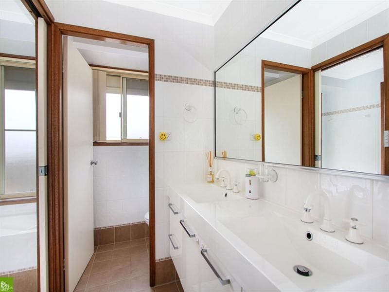 2 Flametree Place, Albion Park Rail NSW 2527