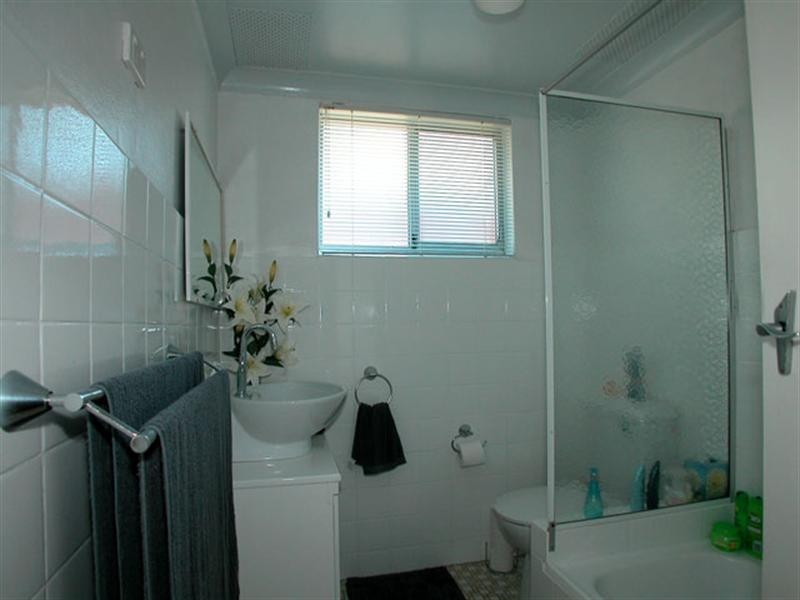 2/8 Peterborough Avenue, Warilla NSW 2528