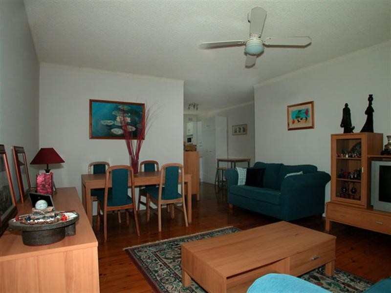 2/8 Peterborough Avenue, Warilla NSW 2528