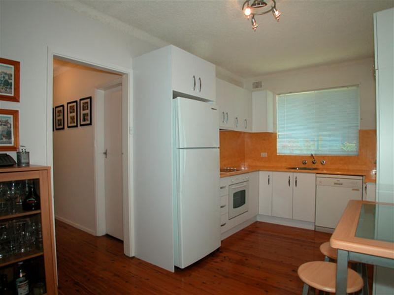 2/8 Peterborough Avenue, Warilla NSW 2528