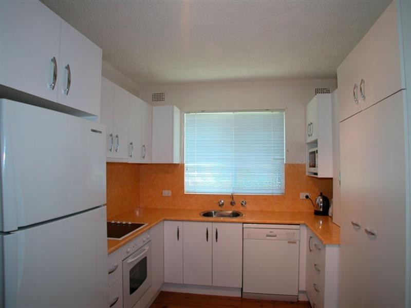 2/8 Peterborough Avenue, Warilla NSW 2528