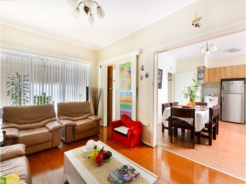 43 Simpson Parade, Albion Park NSW 2527