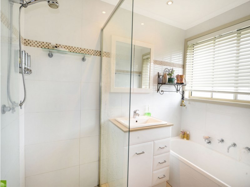 11 White Gum Avenue, Albion Park Rail NSW 2527