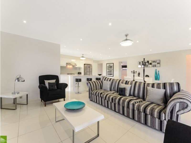 4 Bayview Avenue, Haywards Bay NSW 2530