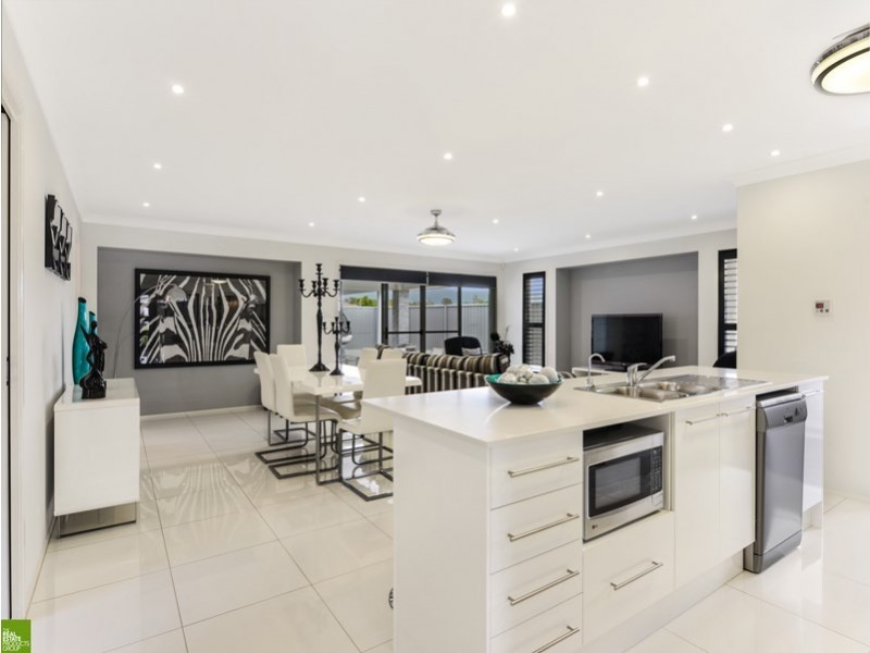 4 Bayview Avenue, Haywards Bay NSW 2530