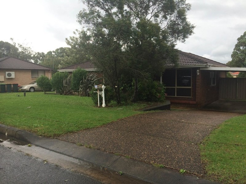11 Fraser Crescent, Albion Park NSW 2527