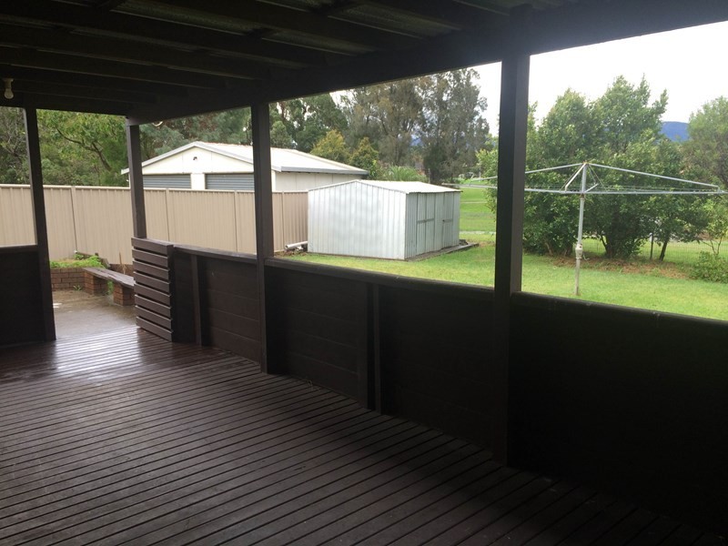 11 Fraser Crescent, Albion Park NSW 2527