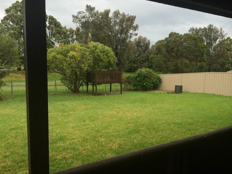 11 Fraser Crescent, Albion Park NSW 2527