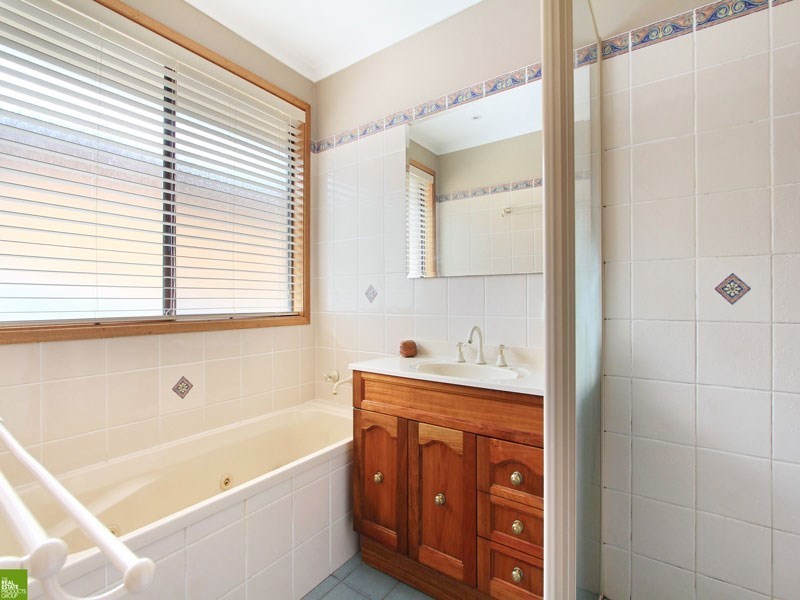 76 Hillside Drive, Albion Park NSW 2527