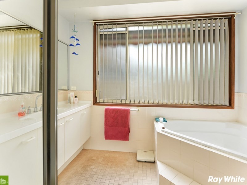 12 Barcoo Circuit, Albion Park NSW 2527