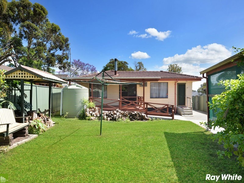 4 Hughes Drive, Albion Park NSW 2527