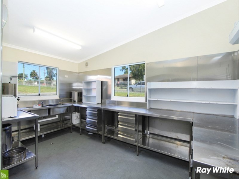 2-10 Bradman Avenue, Warilla NSW 2528