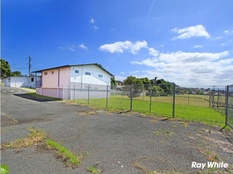 2-10 Bradman Avenue, Warilla NSW 2528