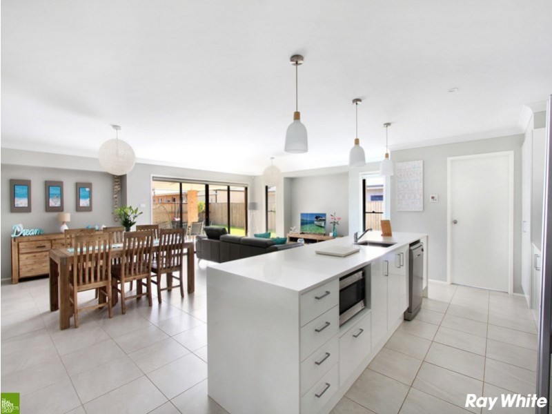 28 Wingello Crescent, Albion Park NSW 2527