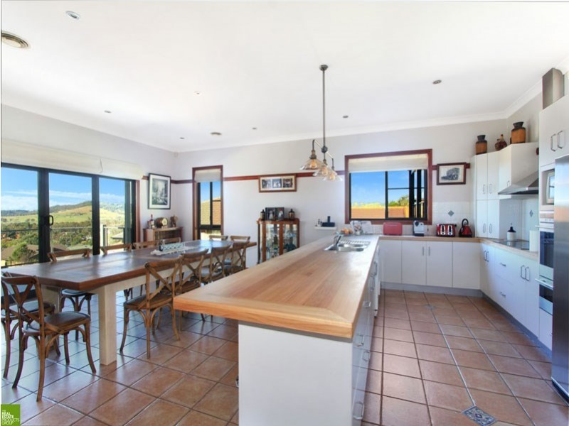 16 Pleasant View Close, Albion Park NSW 2527