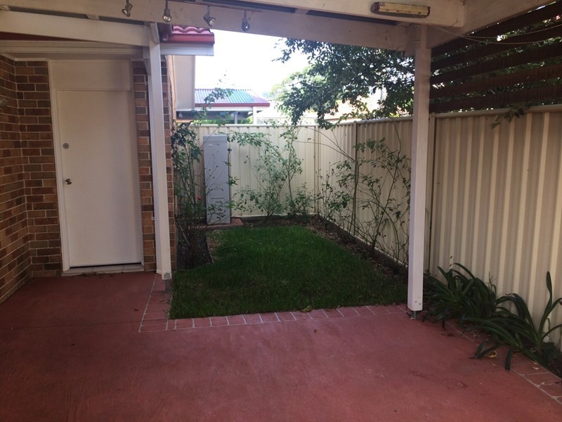 2/184 Tongarra Road, Albion Park NSW 2527