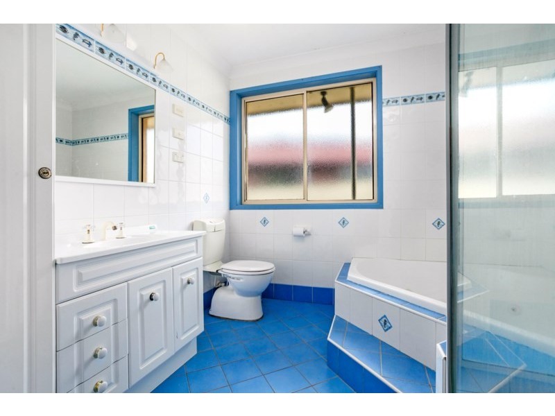 16 Oak Street, Albion Park Rail NSW 2527