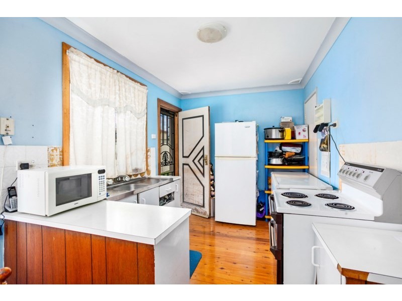 16 Oak Street, Albion Park Rail NSW 2527