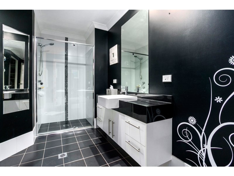 27 Athanlin Avenue, Haywards Bay NSW 2530