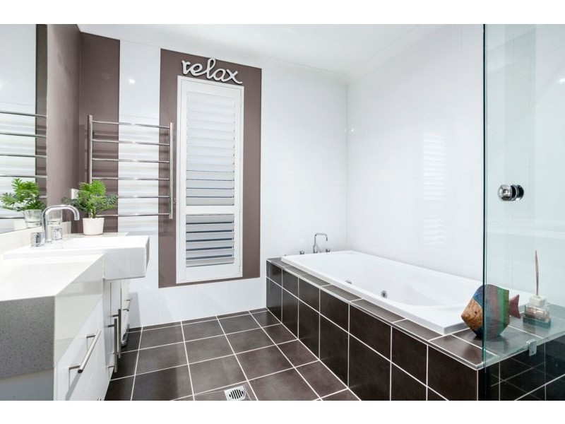 27 Athanlin Avenue, Haywards Bay NSW 2530