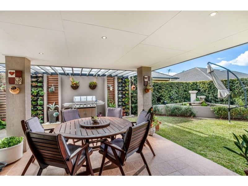 27 Athanlin Avenue, Haywards Bay NSW 2530