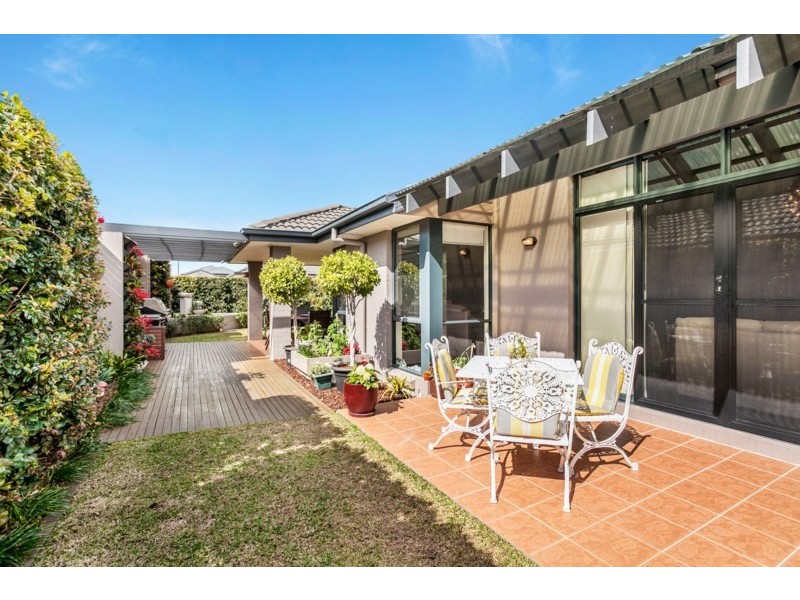 27 Athanlin Avenue, Haywards Bay NSW 2530