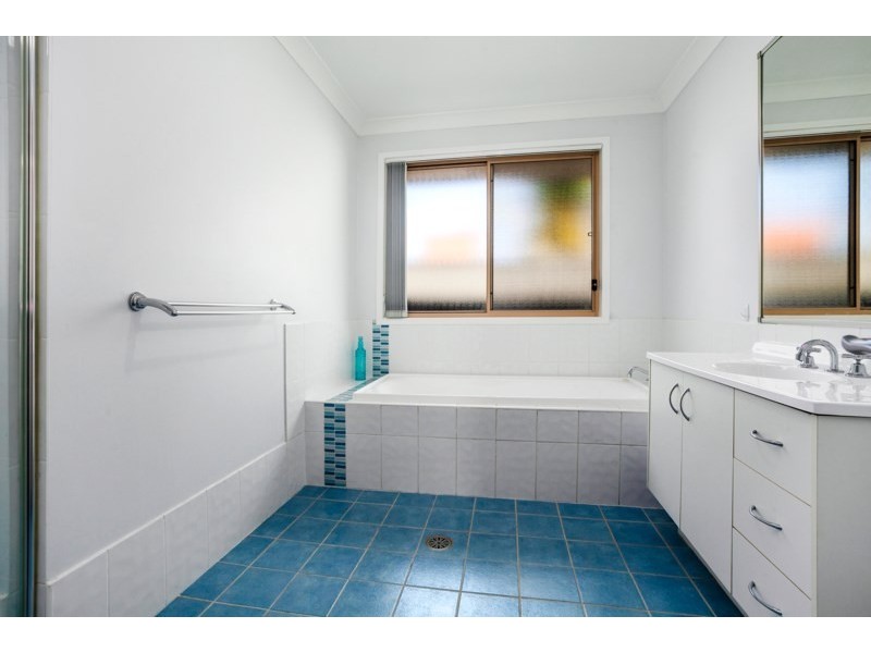 27 Johnston Avenue, Haywards Bay NSW 2530