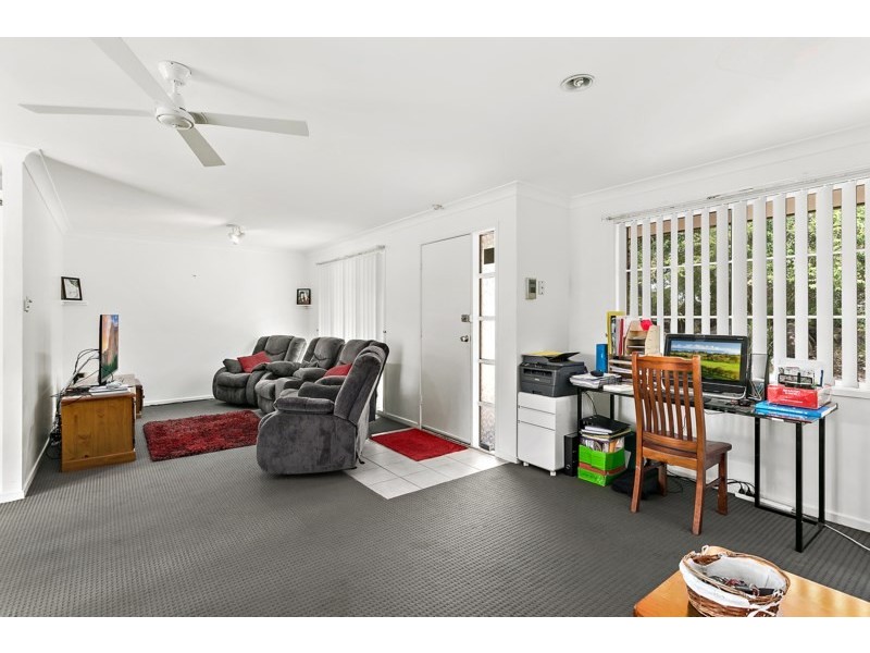 8 Normanby Place, Albion Park NSW 2527