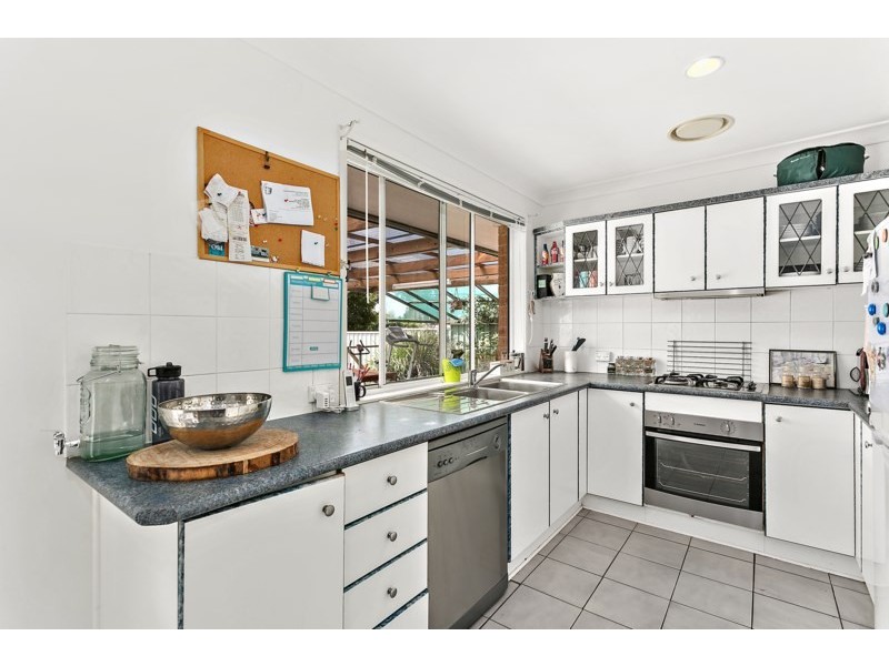 8 Normanby Place, Albion Park NSW 2527