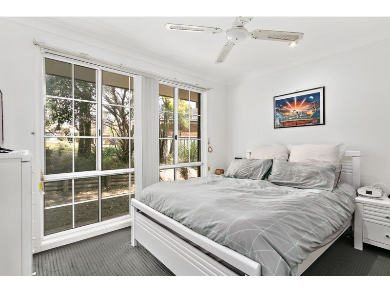 8 Normanby Place, Albion Park NSW 2527