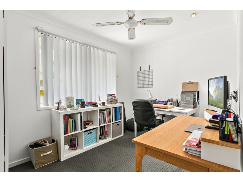 8 Normanby Place, Albion Park NSW 2527