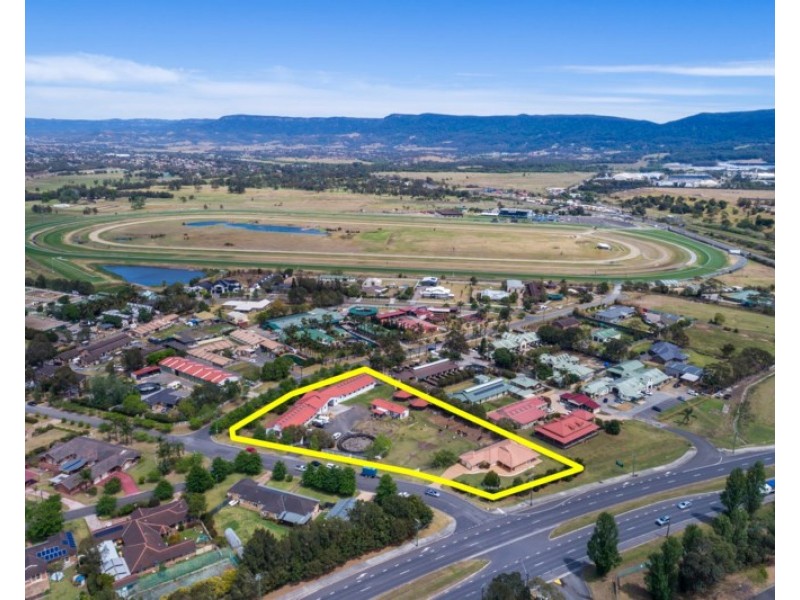 2 Kingston Town Drive, Kembla Grange NSW 2526