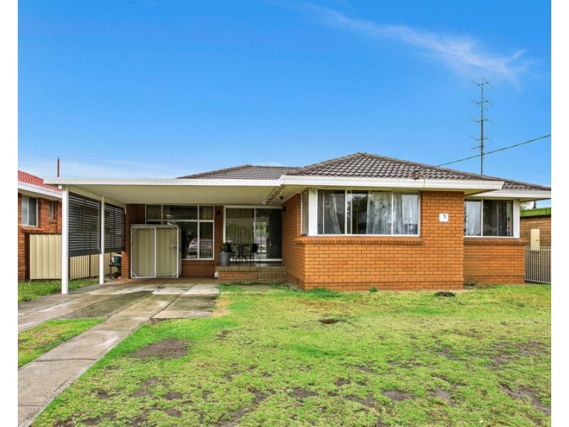 15 Robyn Road, Albion Park Rail NSW 2527