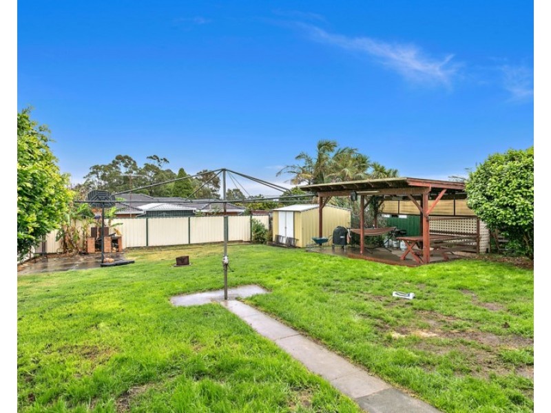 15 Robyn Road, Albion Park Rail NSW 2527