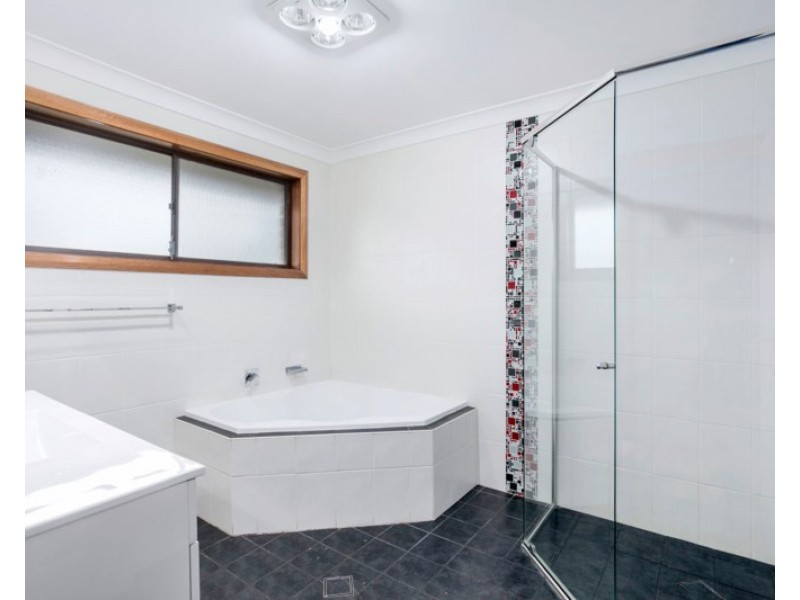 15 Tripoli Way, Albion Park NSW 2527