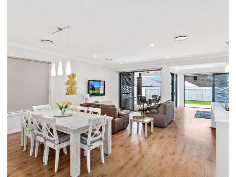 6 Milton Street, Albion Park NSW 2527