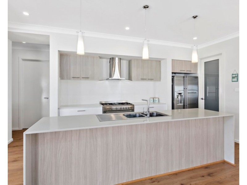 6 Milton Street, Albion Park NSW 2527