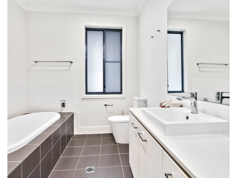 6 Milton Street, Albion Park NSW 2527