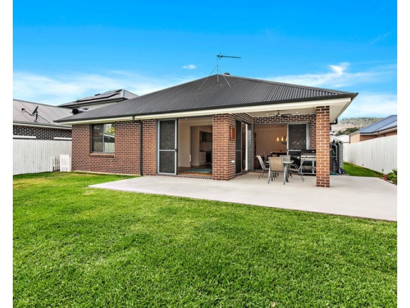 6 Milton Street, Albion Park NSW 2527