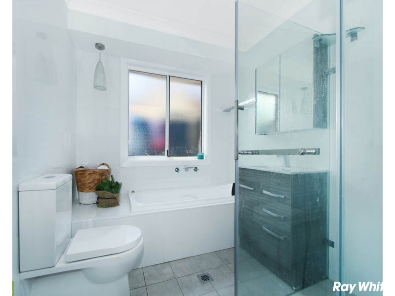 4 Barwon Place, Albion Park NSW 2527