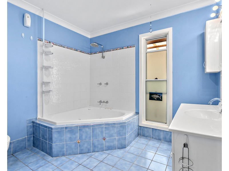 9 Hardwick Crescent, Mount Warrigal NSW 2528