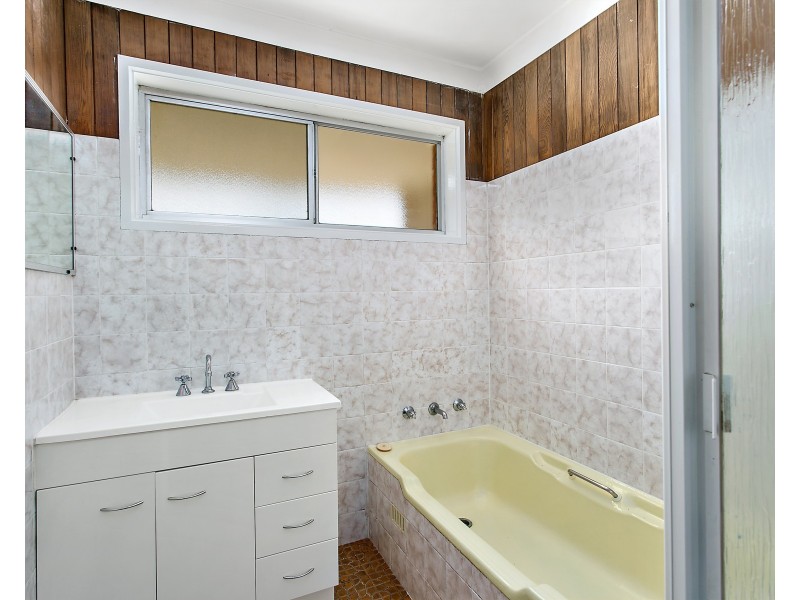 15 Robyn Road, Albion Park Rail NSW 2527