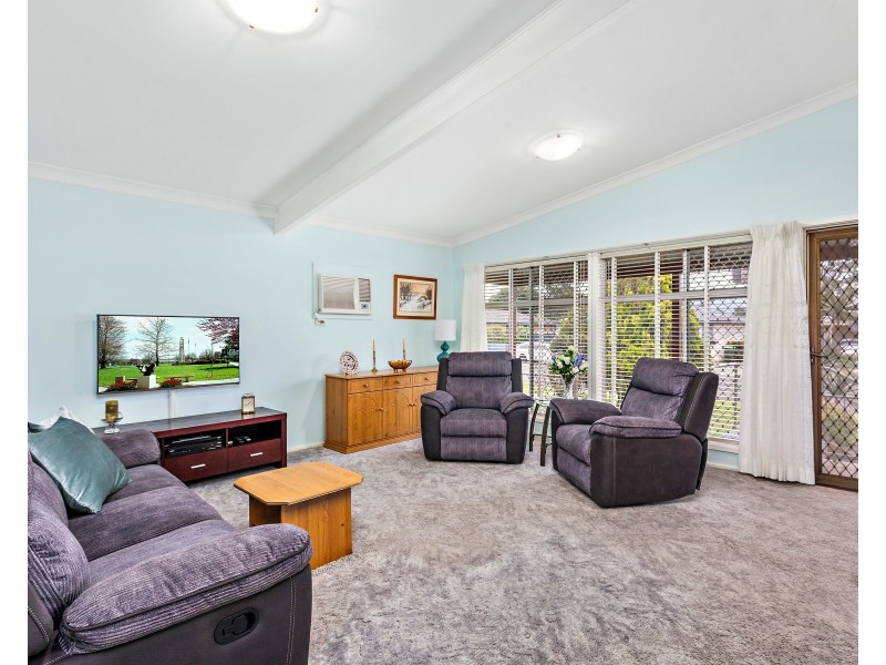 1 Boronia Avenue, Albion Park Rail NSW 2527
