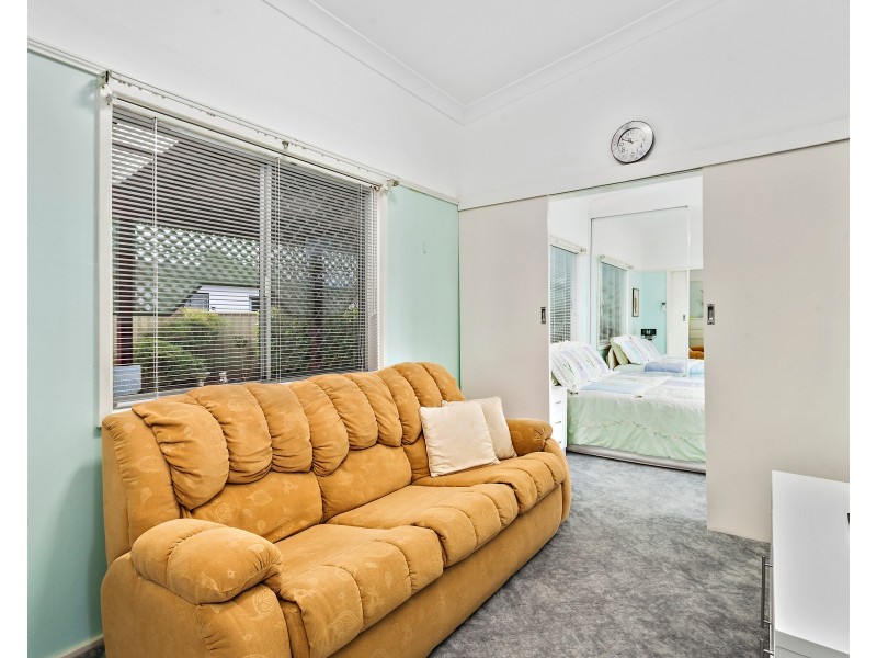 1 Boronia Avenue, Albion Park Rail NSW 2527
