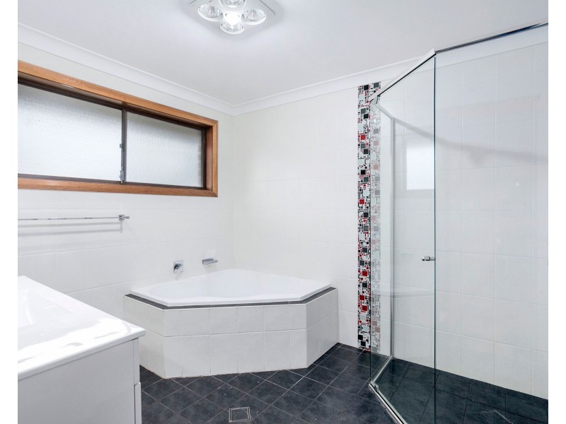 15 Tripoli Way, Albion Park NSW 2527